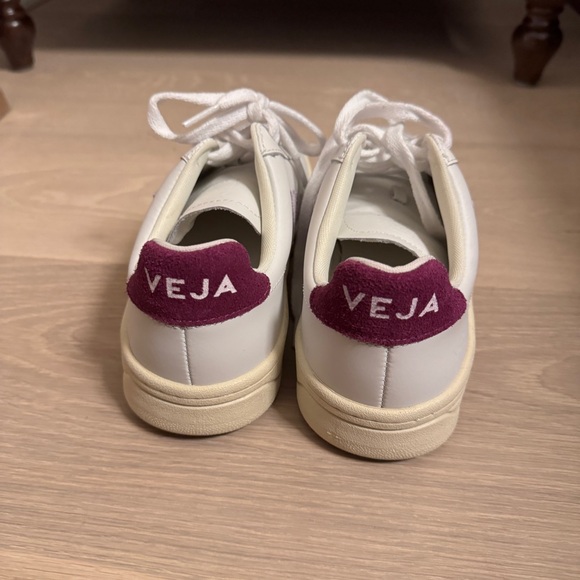 Veja Sneakers Size 37 - Picture 3 of 6